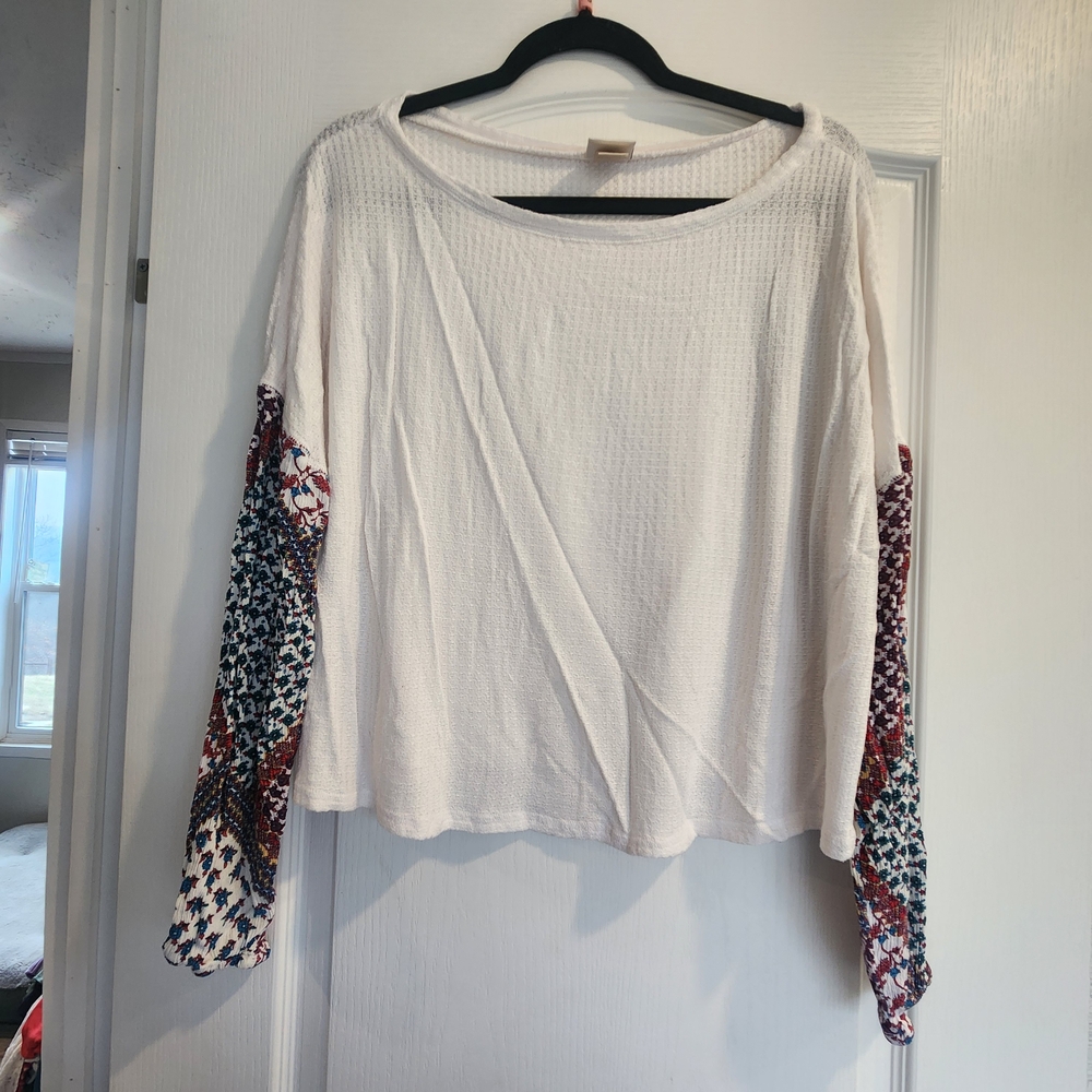 Daytrip Womens White Top with Multicolor Sleeves Size L Euc